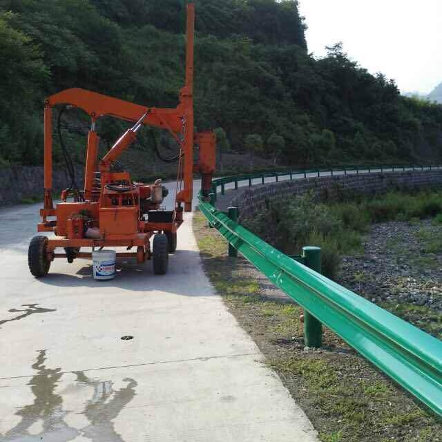 公路安全守護者 噴塑護欄板與波形梁護欄的應用解析